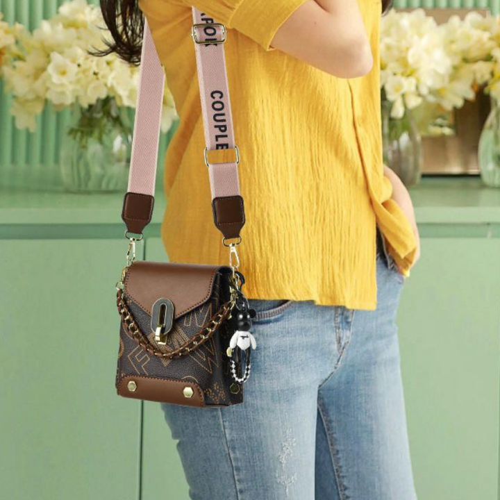 Trendy Women’s Mini Crossbody Bags with Wide Strap & Chain3